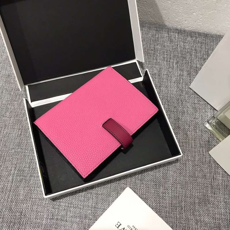 Loewe 對折中夾