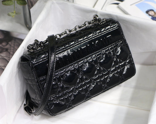 Dior Caro 褶皺漆皮系列 小號20cm-黑色