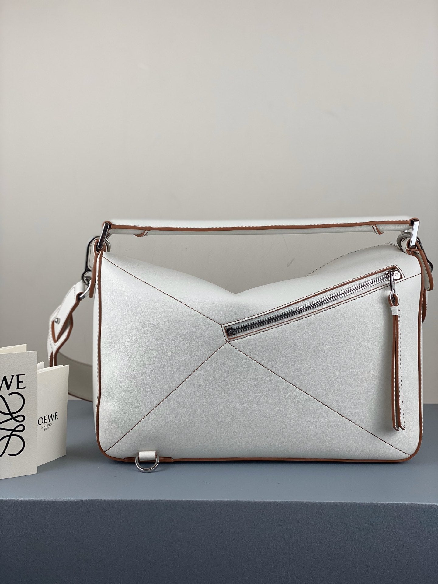 羅L威-2020年春款 Puzzle bag 小牛皮 中號