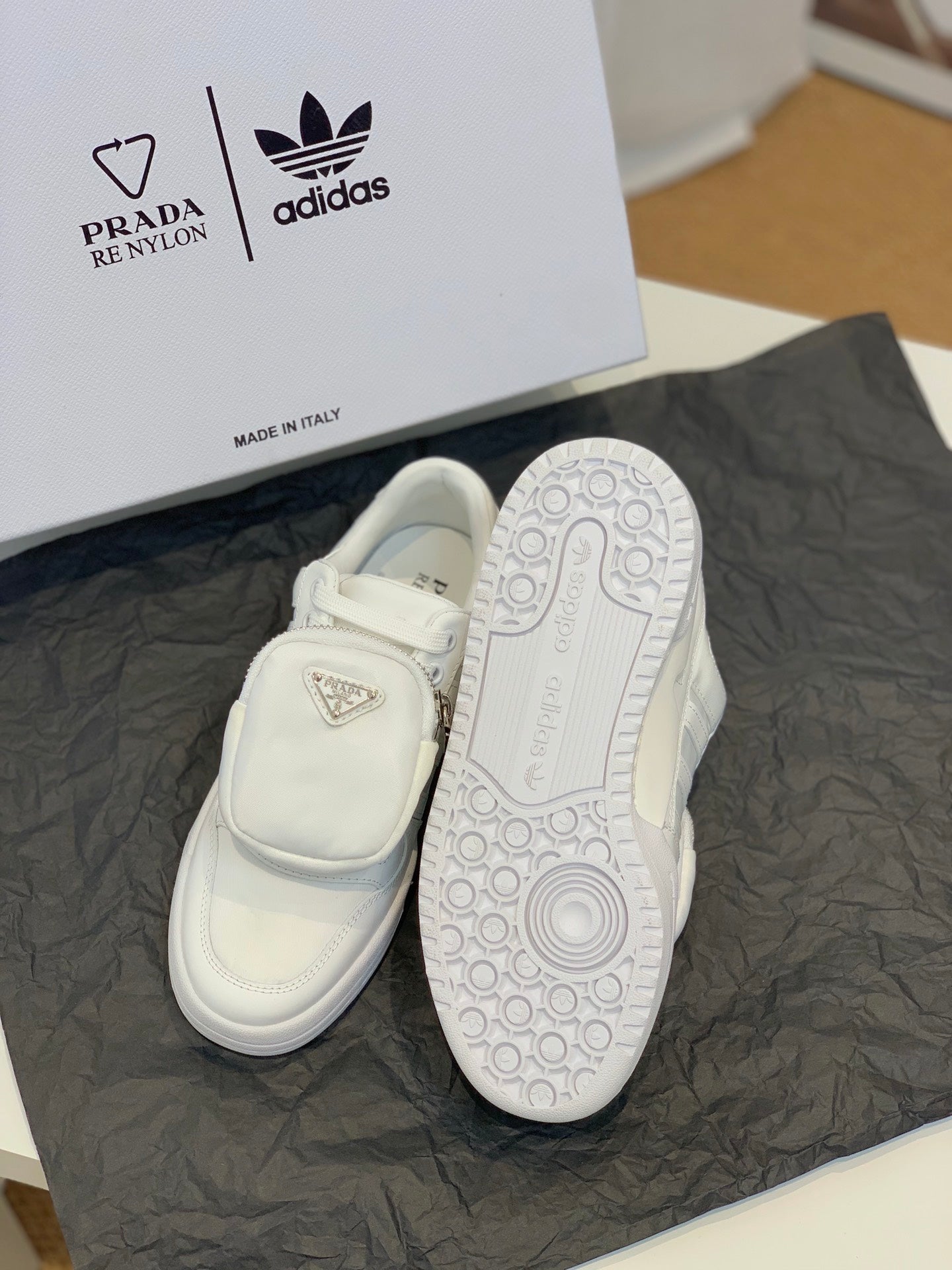 Prada 鞋-Prada x adidas 聯名款 運動休閒鞋