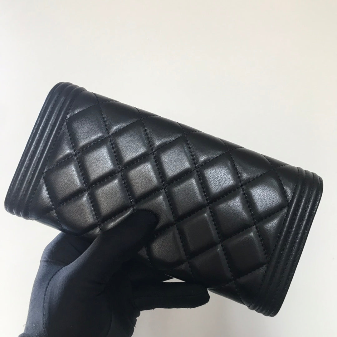 Chanel Leboy 翻蓋長夾-黑色羊皮金扣