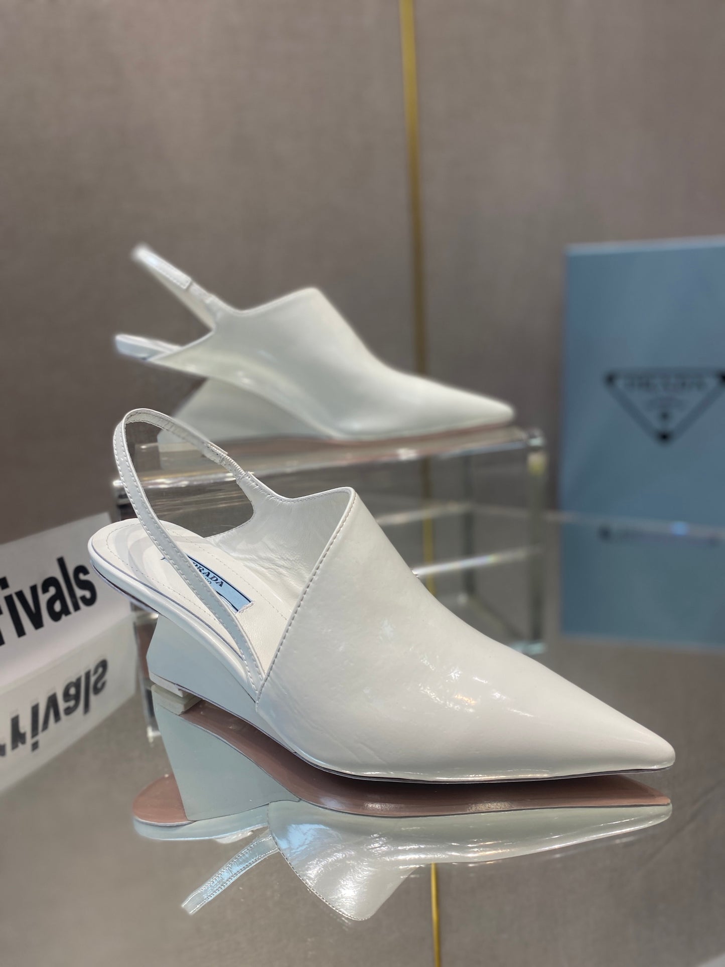 Prada 鞋-Prada 尖頭低跟量跟鞋