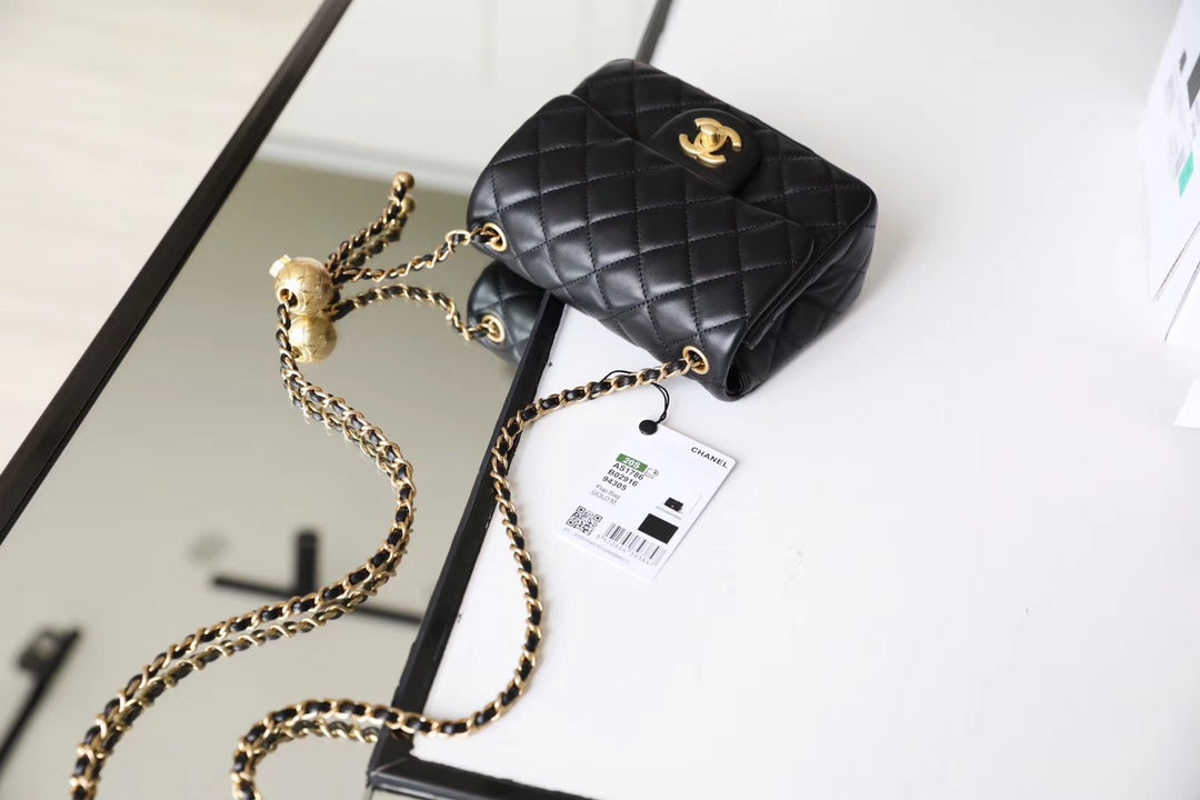 Chanel 金球方胖子口蓋包-黑色