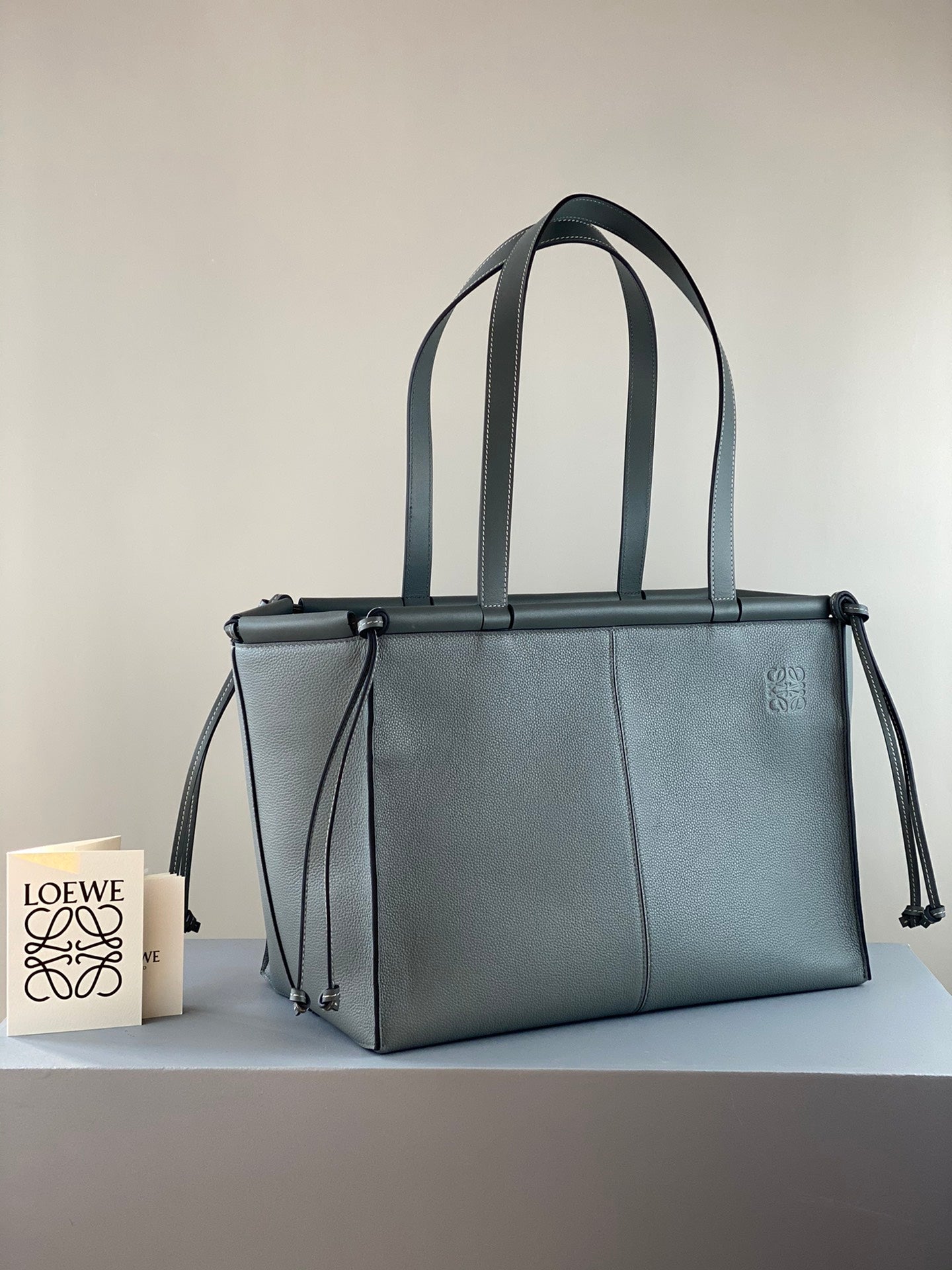 羅L威-Cushion tote 小牛皮 青銅色