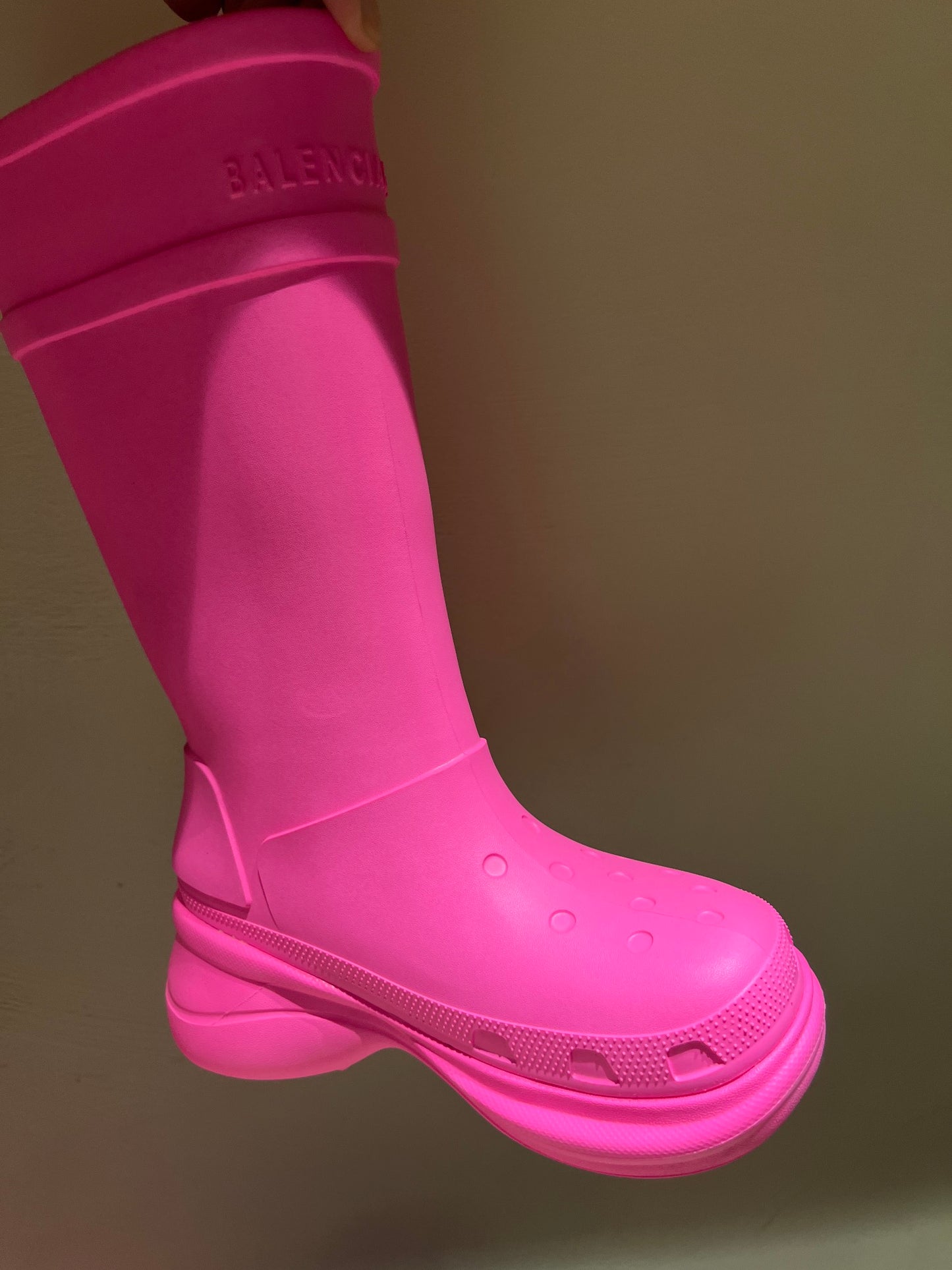 巴黎世-2022秋冬 x Crocs 防滑厚底雨靴 桃紅色