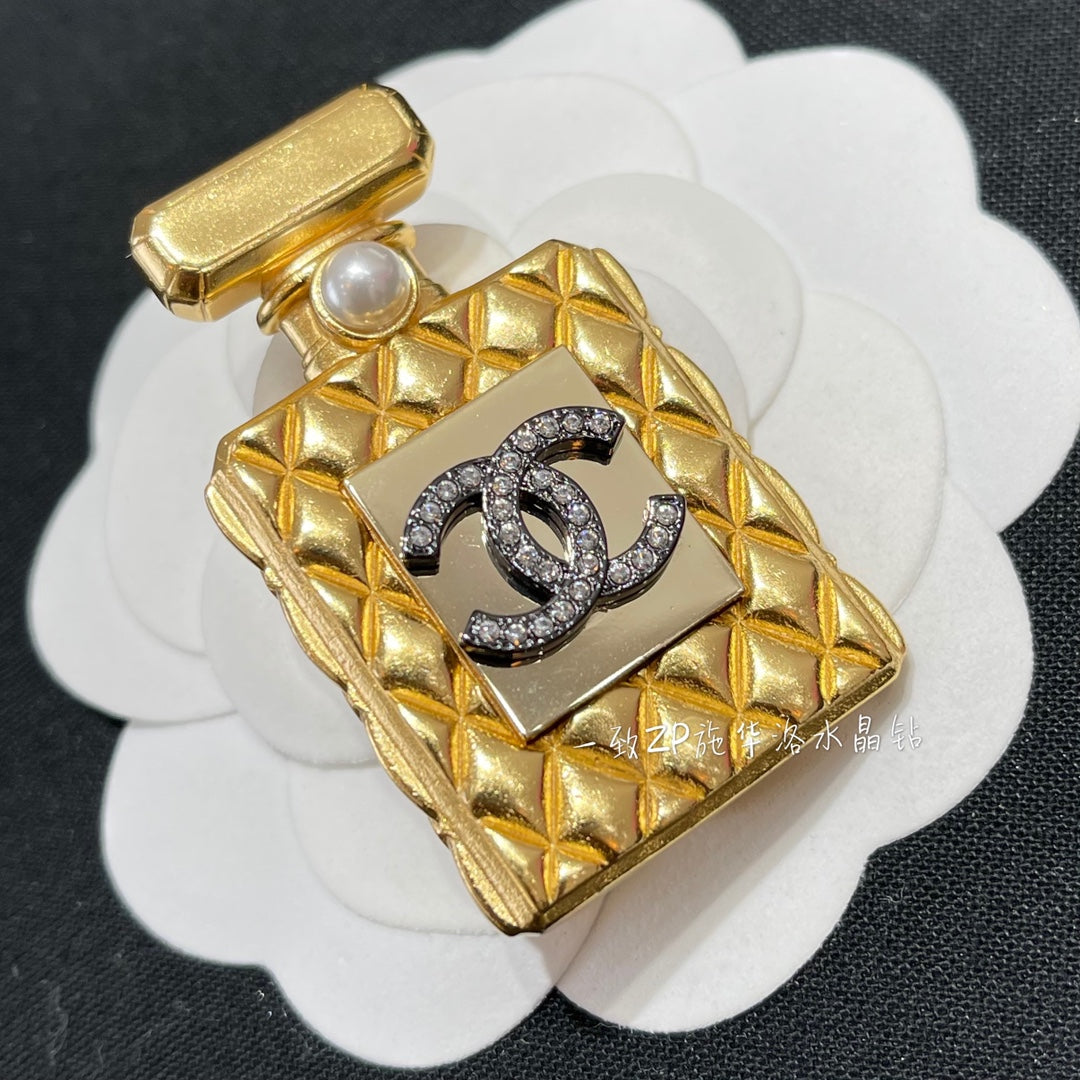Chanel 胸針