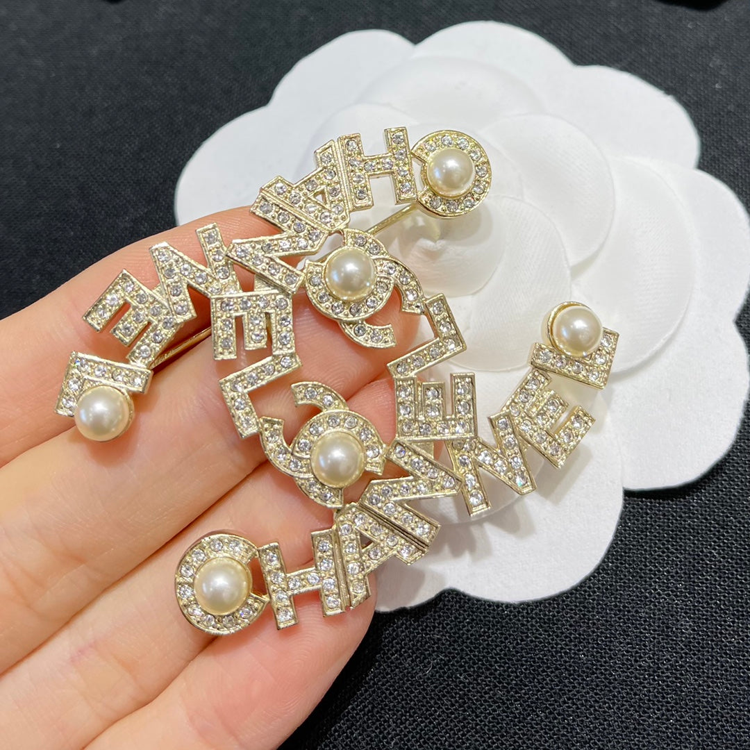 Chanel 胸針