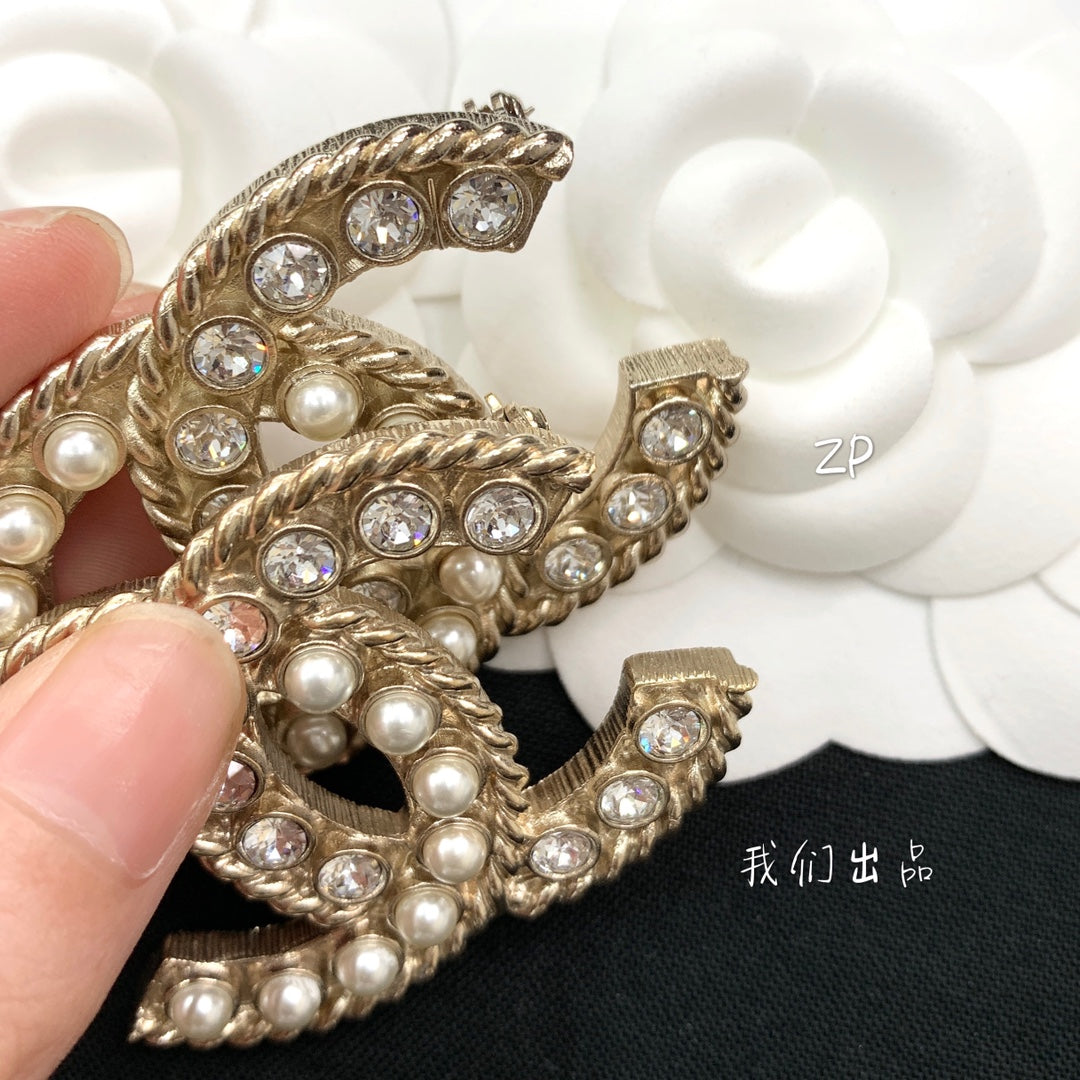 Chanel 胸針