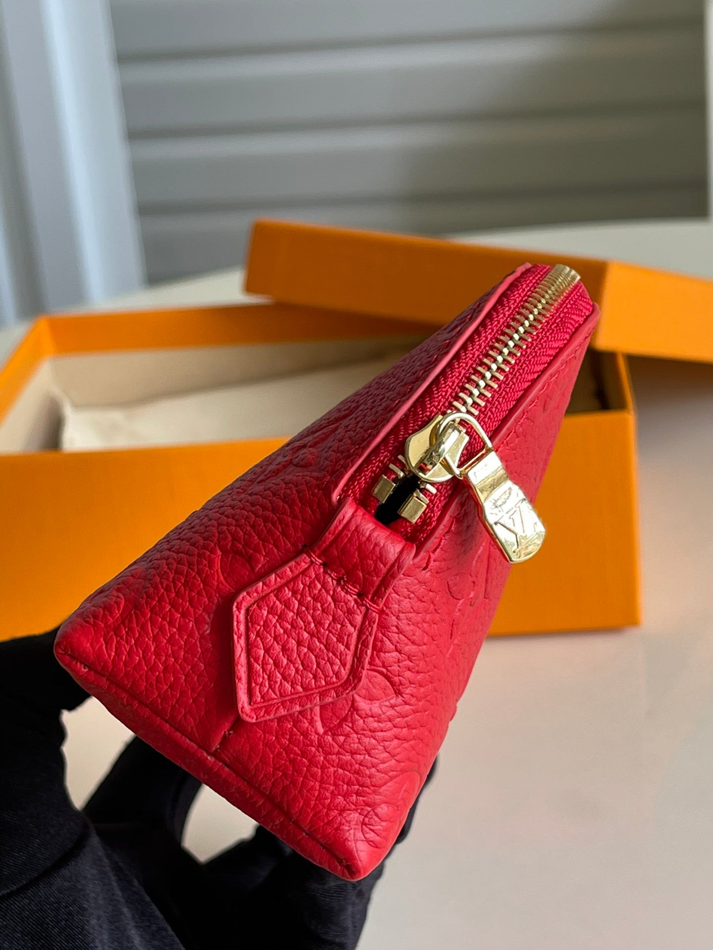 LV M47515 紅色全皮壓花化妝包