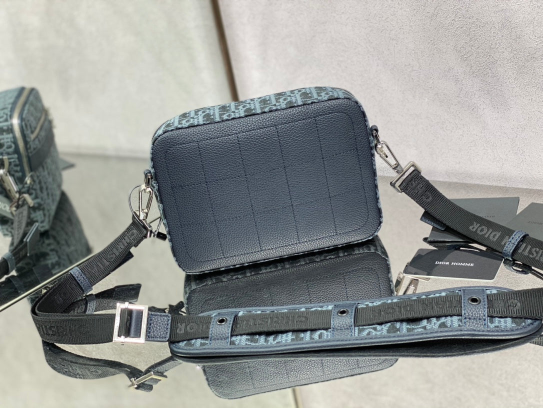 Dior 經典相機包-22*15*5cm