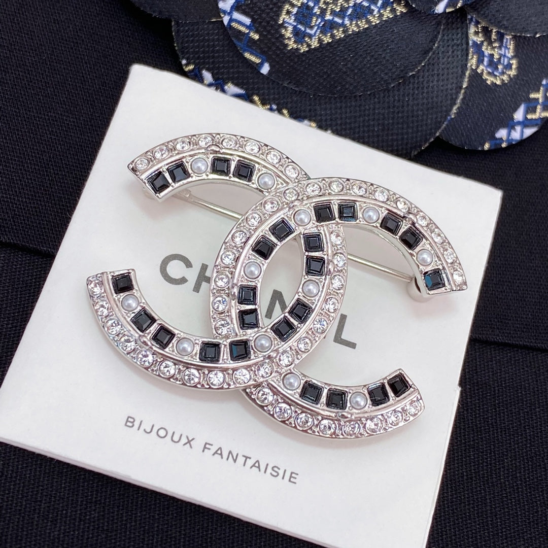 Chanel 胸針