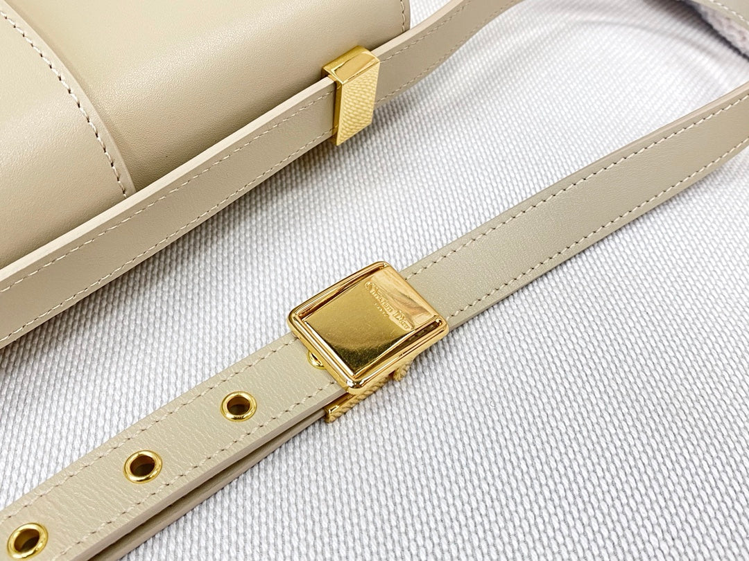 Dior 蒙田 30 Montaigne系列-24cm-牛皮平紋-熔岩棕珐瑯扣
