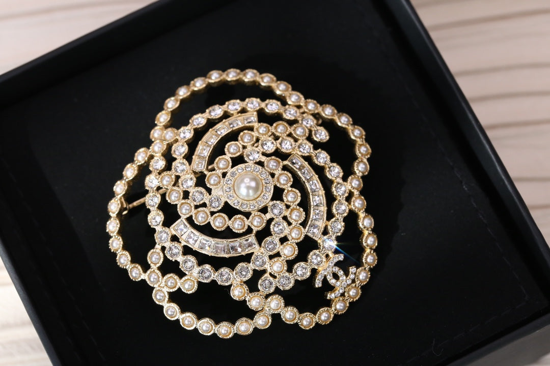Chanel 胸針