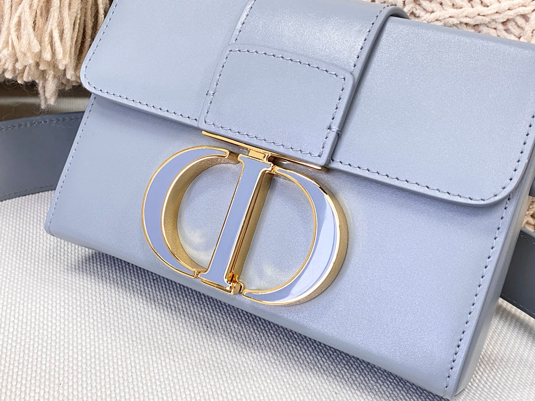Dior 蒙田 Mini Box-平紋牛皮-珐瑯扣-17.5cm-天藍色