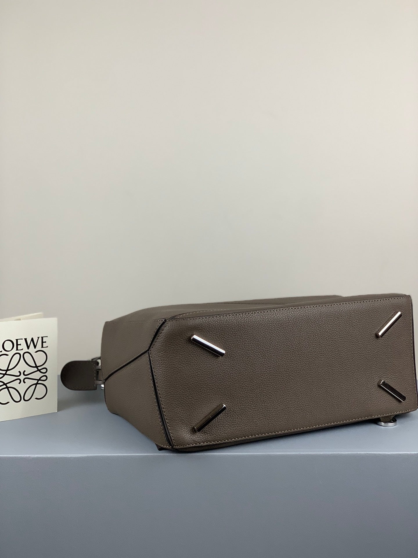 羅L威-puzzle bag 小牛皮 灰褐色 中號