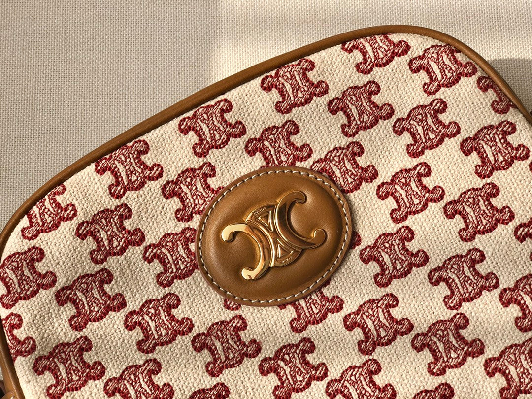 賽C家-TRIOMPHE刺繡織物相機包