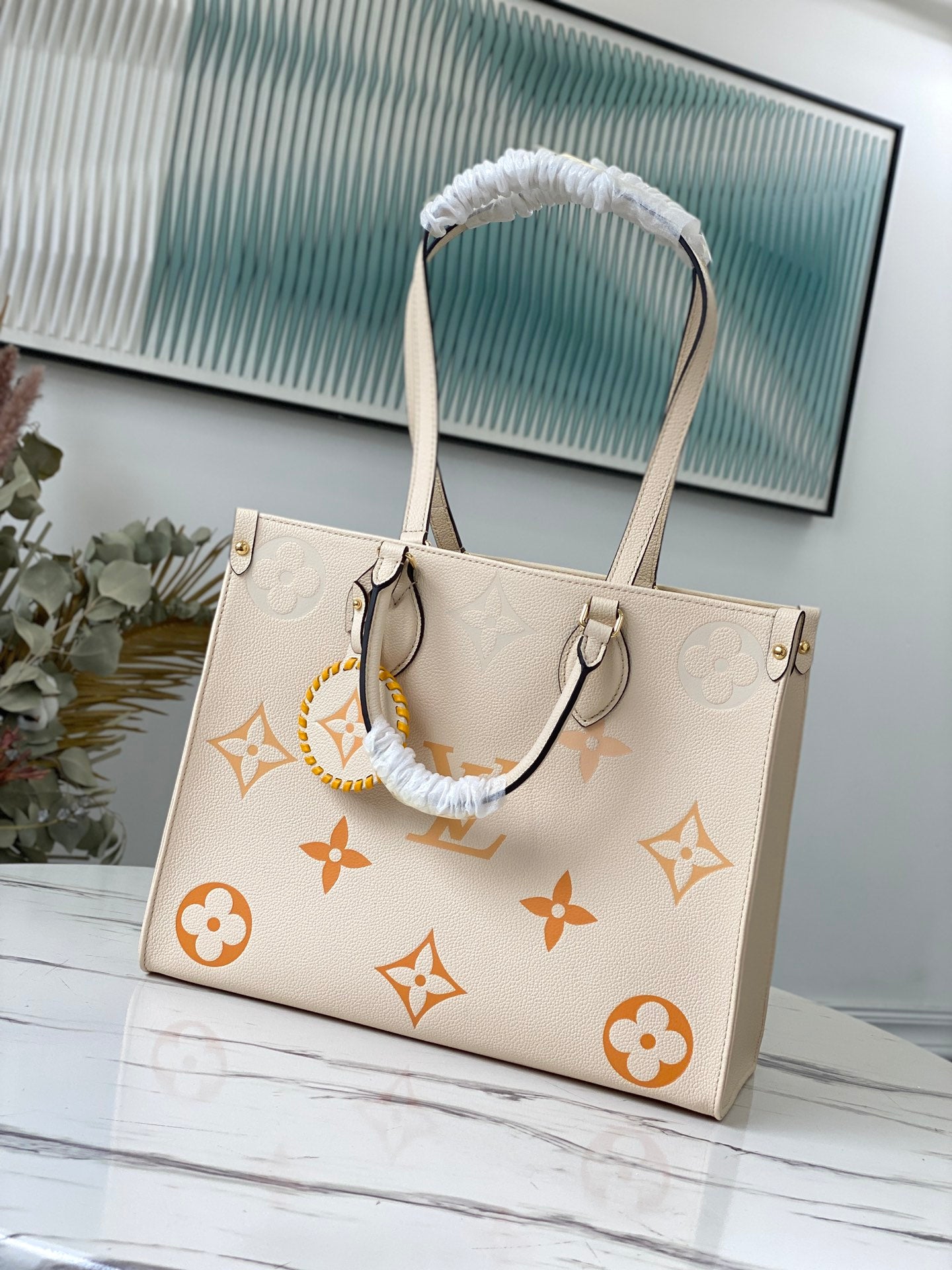 LV M45717 香草黃 By The Pool 膠囊系列 OnTheGo MM中號 Tote 包