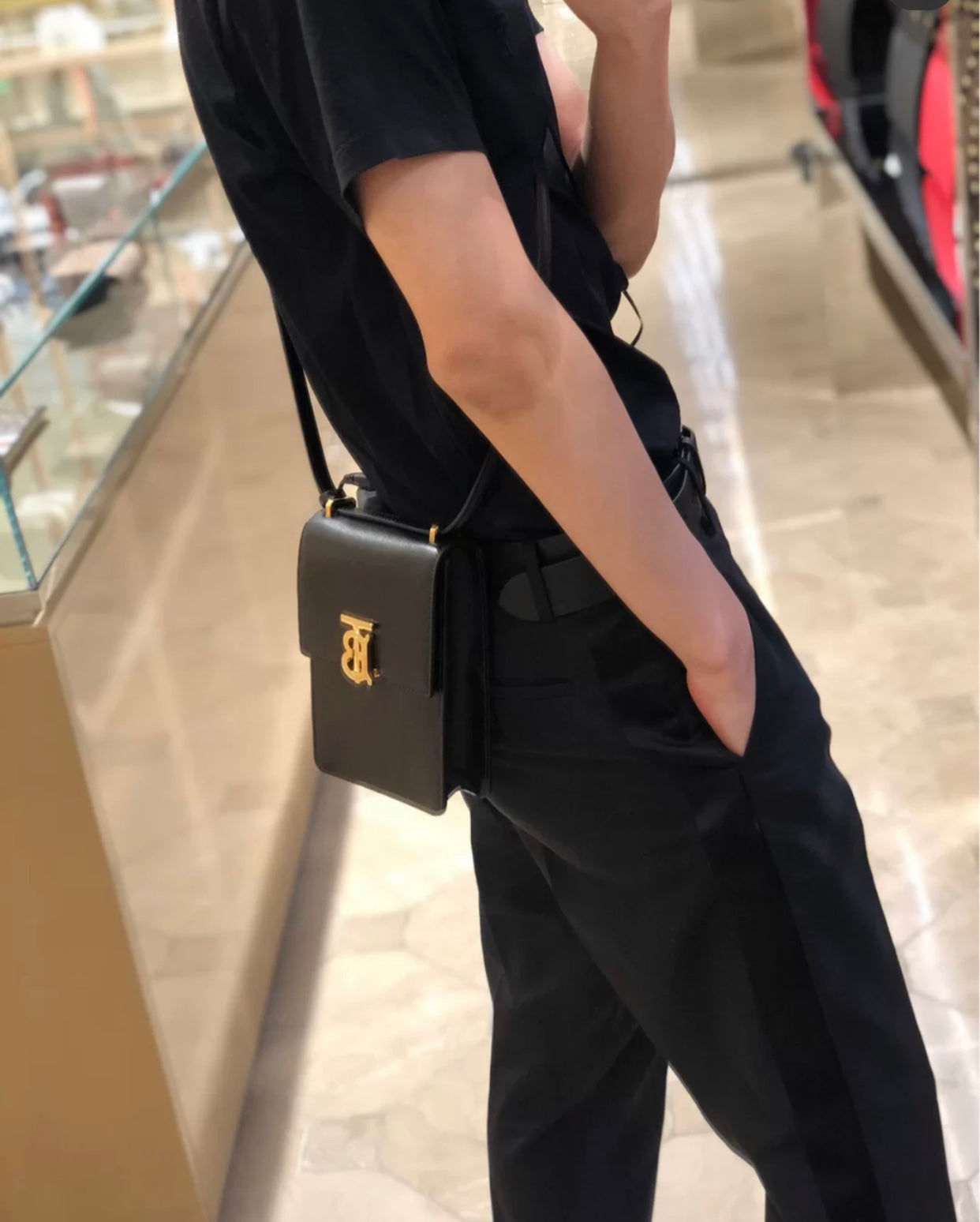 巴B家-Robin – 洛賓包 手機包 黑色金扣