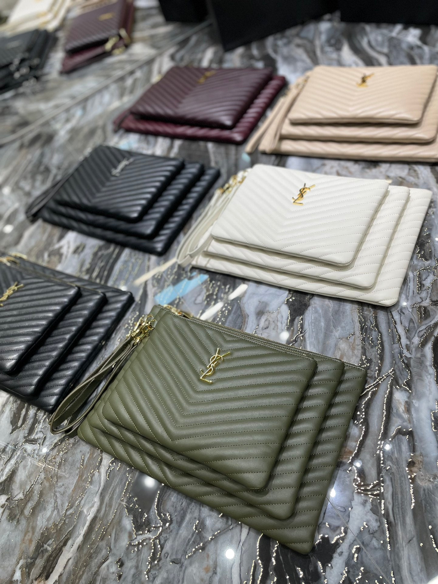 YSL Monogram手拿包全尺寸色號集合圖