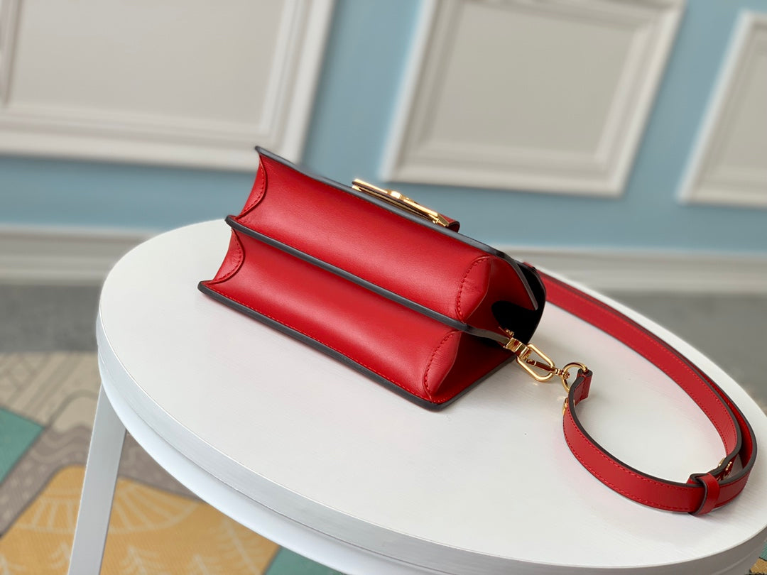 M44580 路L家-2019年 Dauphine郵差包 漆皮 紅色