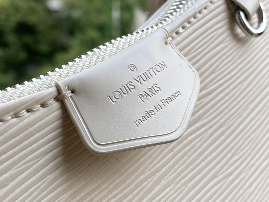 LV M80479 米色 Easy Pouch On Strap 手袋