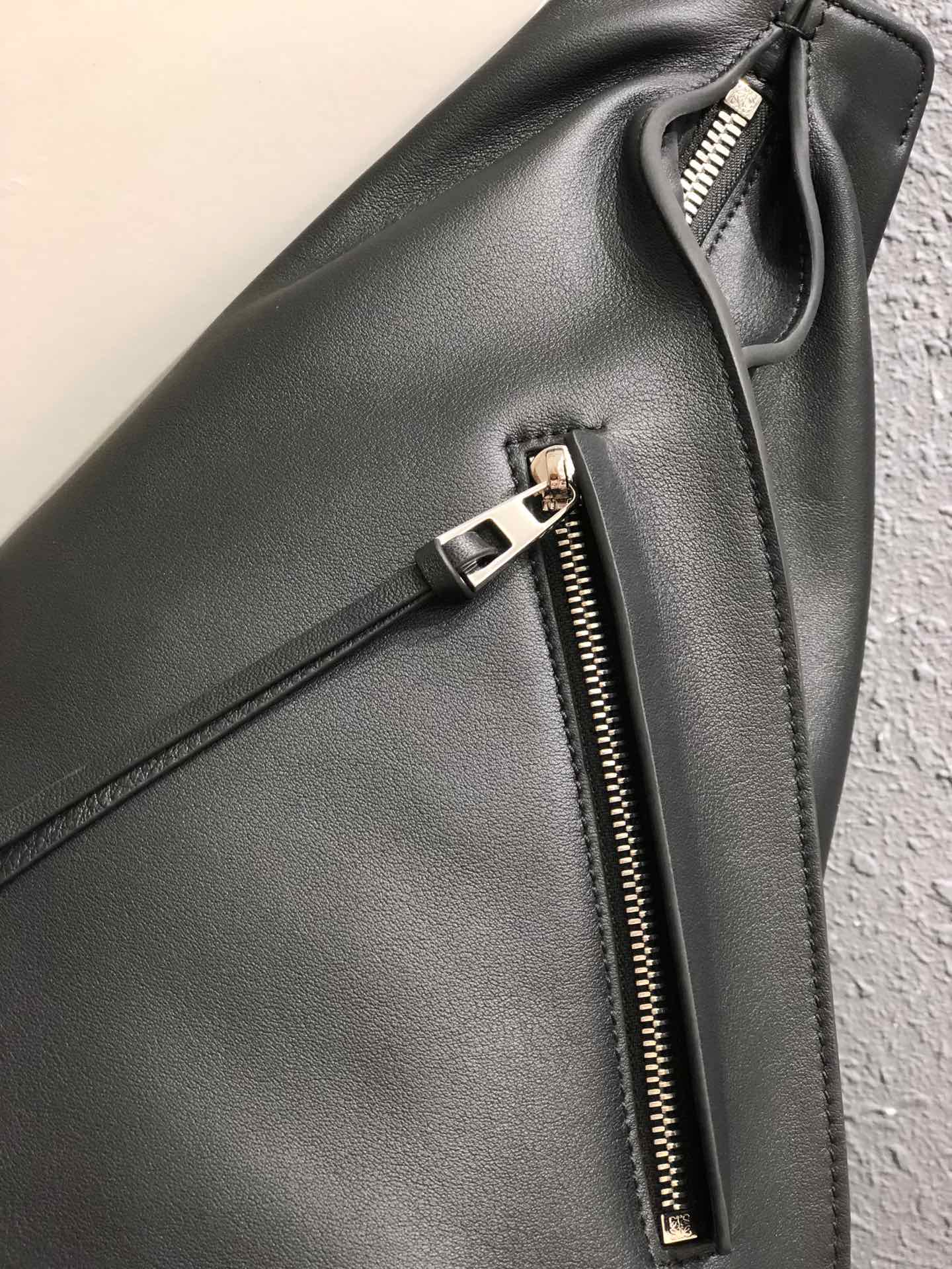Loe-anton bag 肩背包 後背包 黑色