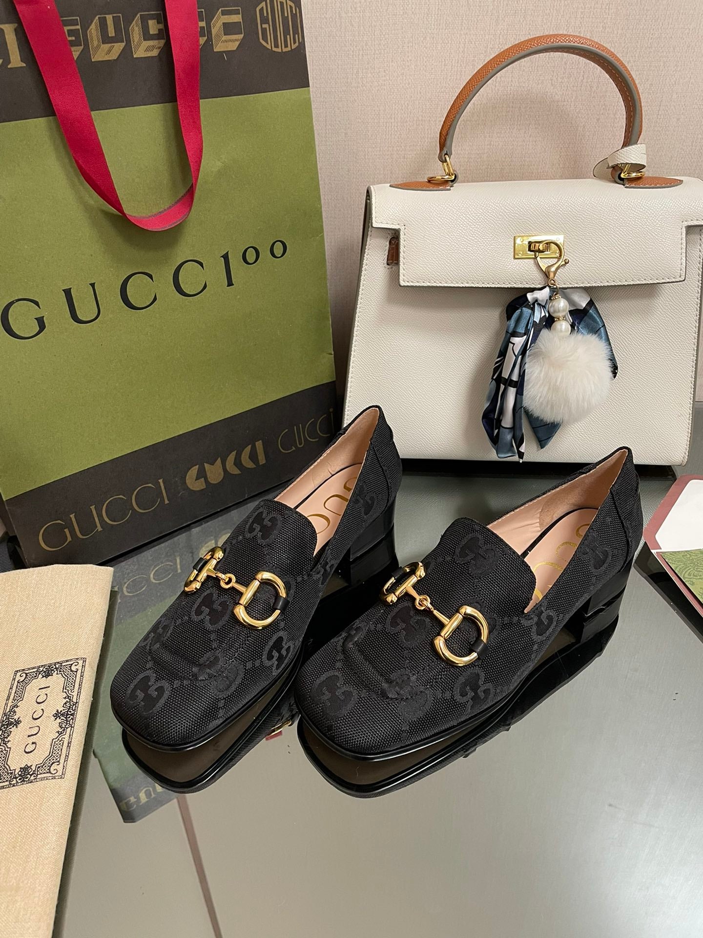 古G家-包頭方頭平底鞋 大老花紋 黑色