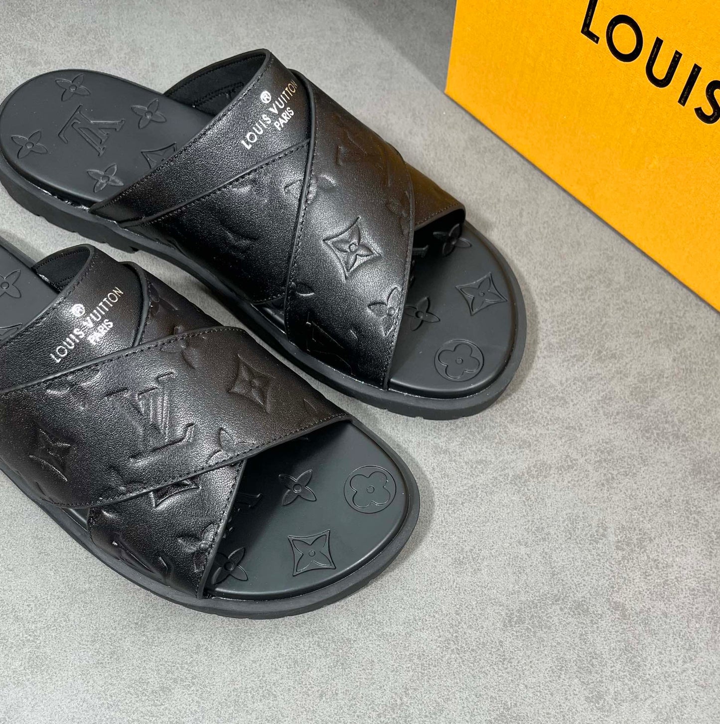 Lou-拖鞋
