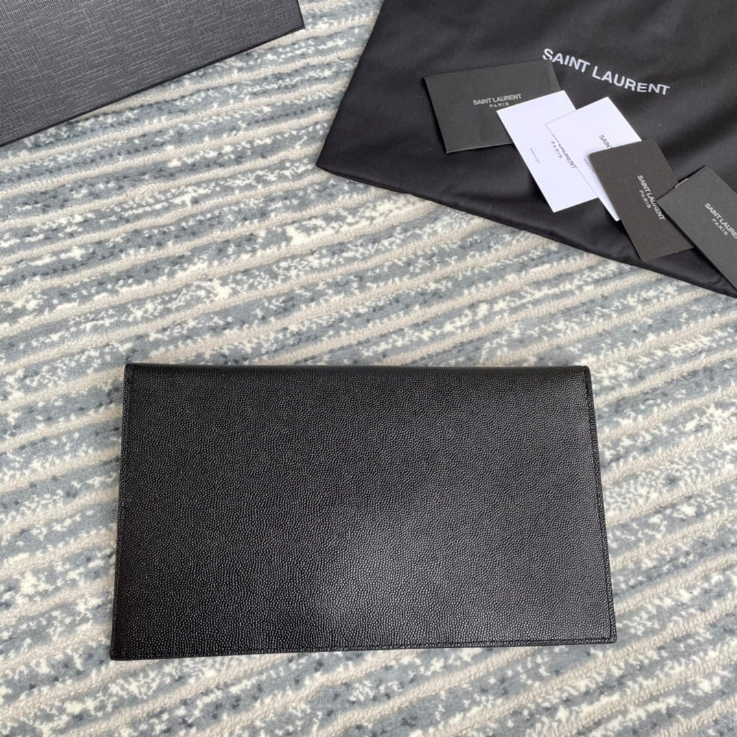 YSL ptown_新品手拿包-黑色魚子醬皮金釦