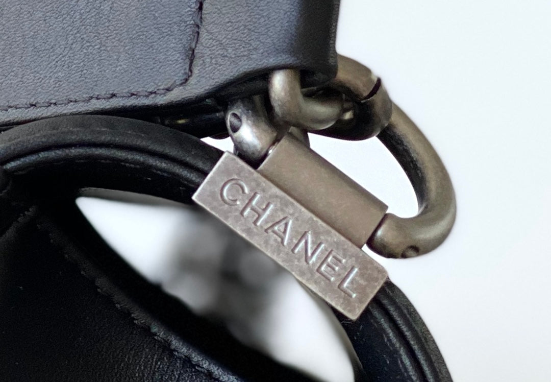 Chanel Leboy 25-黑色胎牛皮-復古銀扣