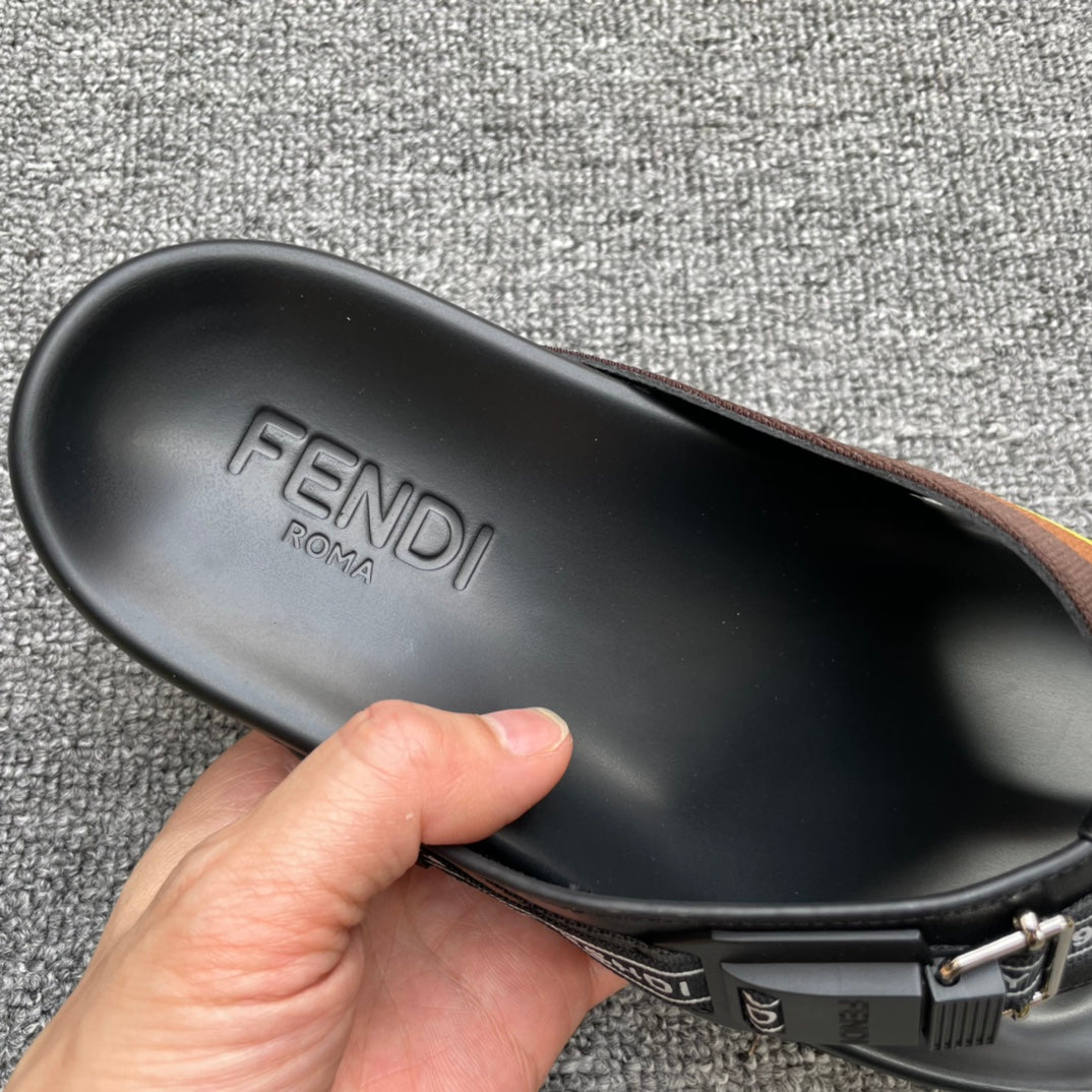 Fen-2022新款 牛皮夾腳拖