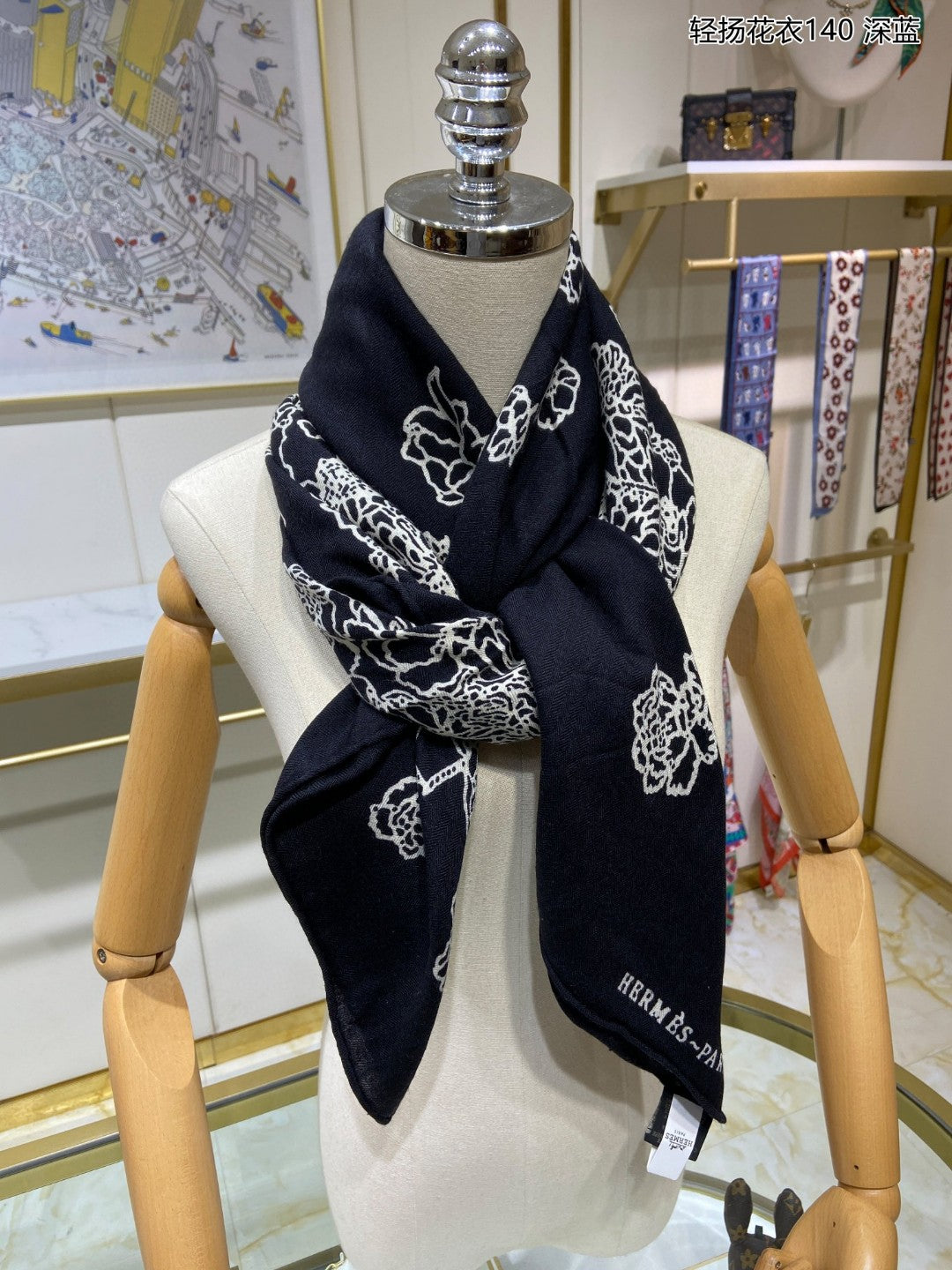 小愛款-輕揚花衣方形圍巾 140*140cm 70%羊絨+30%真絲