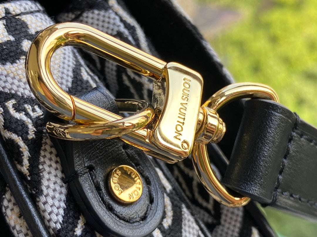 M57272 路L家-2020 冬季 Pochette Métis 郵差包