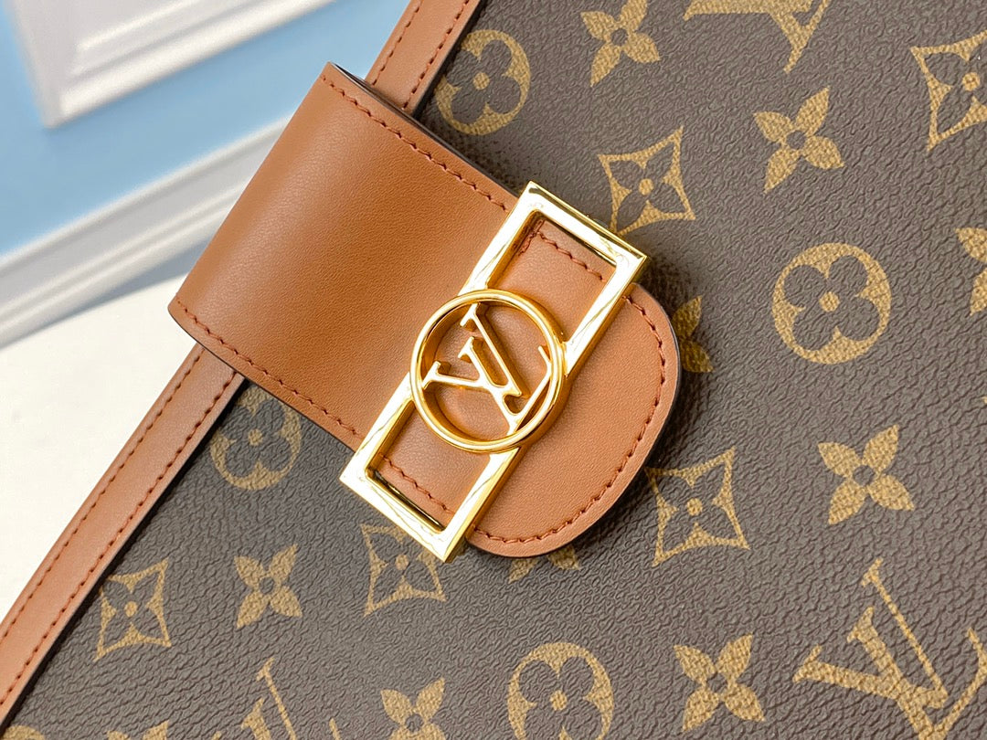 M69184 路L家-Pochette Dauphine 手袋 老花