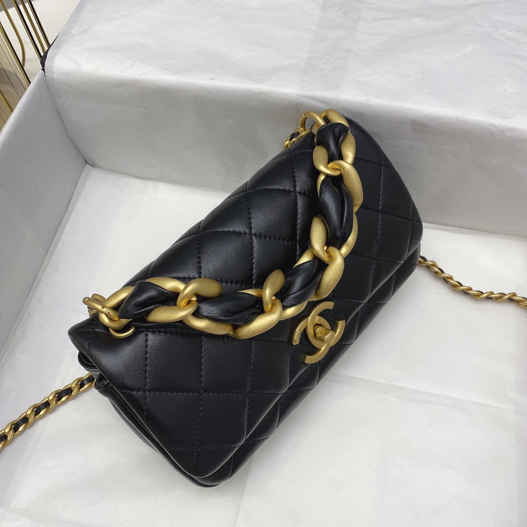 Chanel 拋光小羊皮菱格口蓋包
