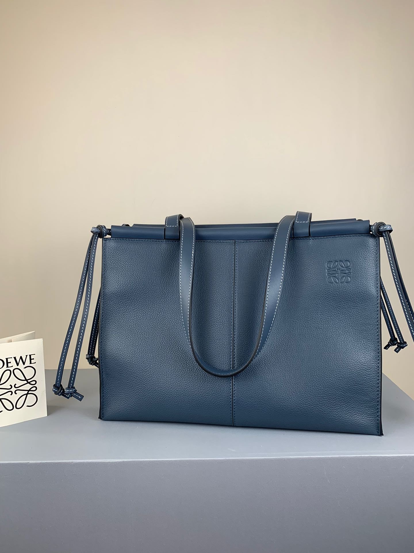 羅L威-Cushion tote 小牛皮 深藍色