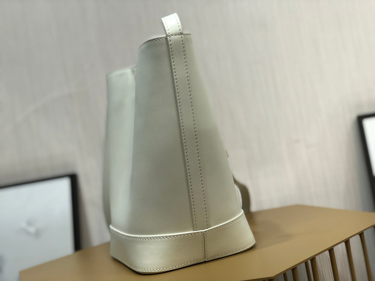 賽C家-2022s春夏新品 CUIR TRIOMPHE小號光滑牛皮水桶包