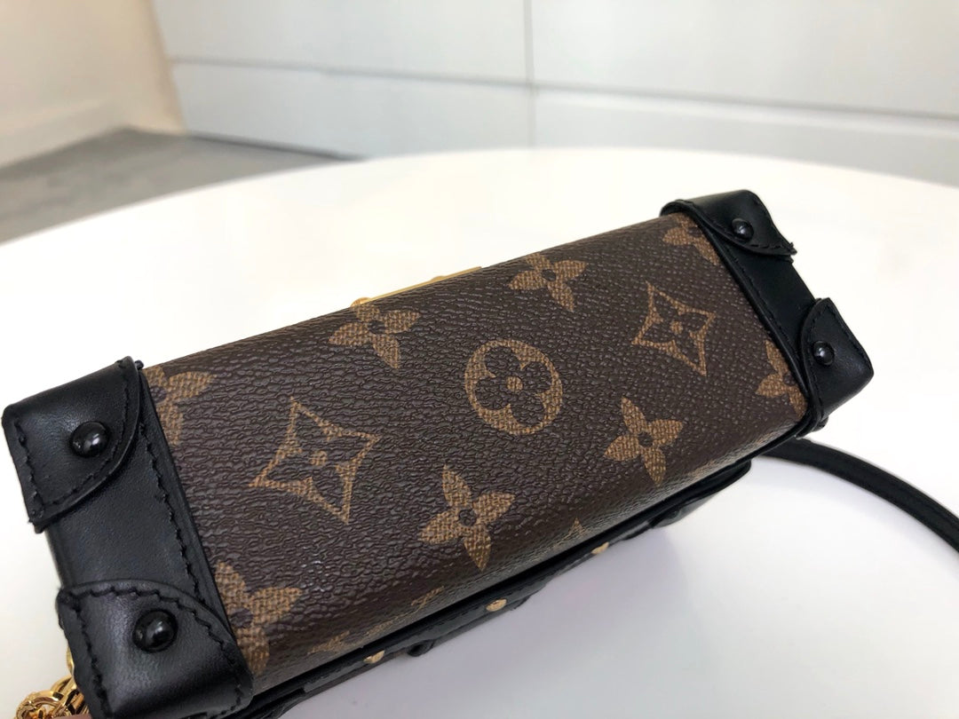 M62553 路L家-Essential Trunk手袋 大號老花