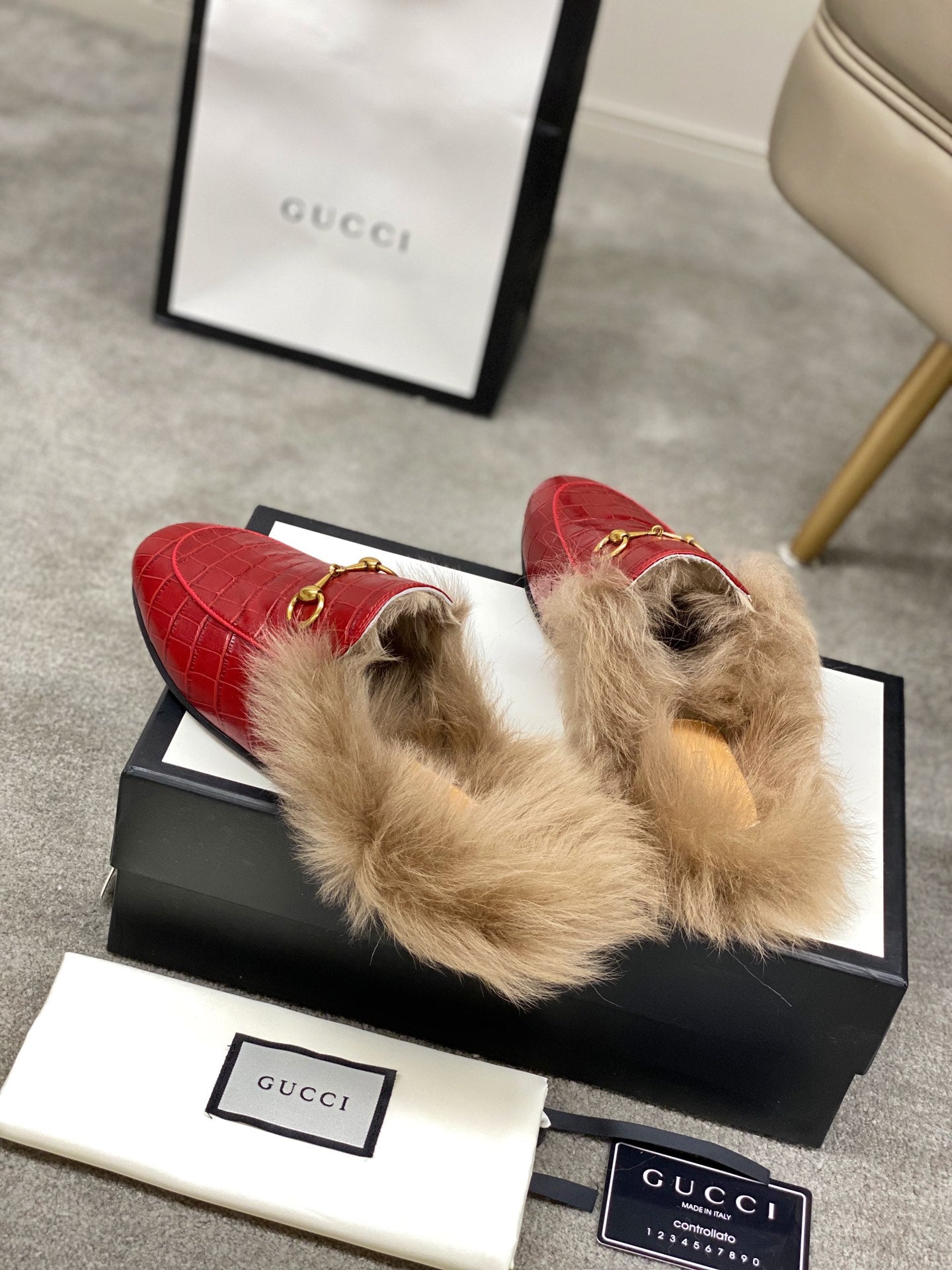 古G家-2020專櫃 最新走秀款 毛毛拖鞋 石頭紋紅色