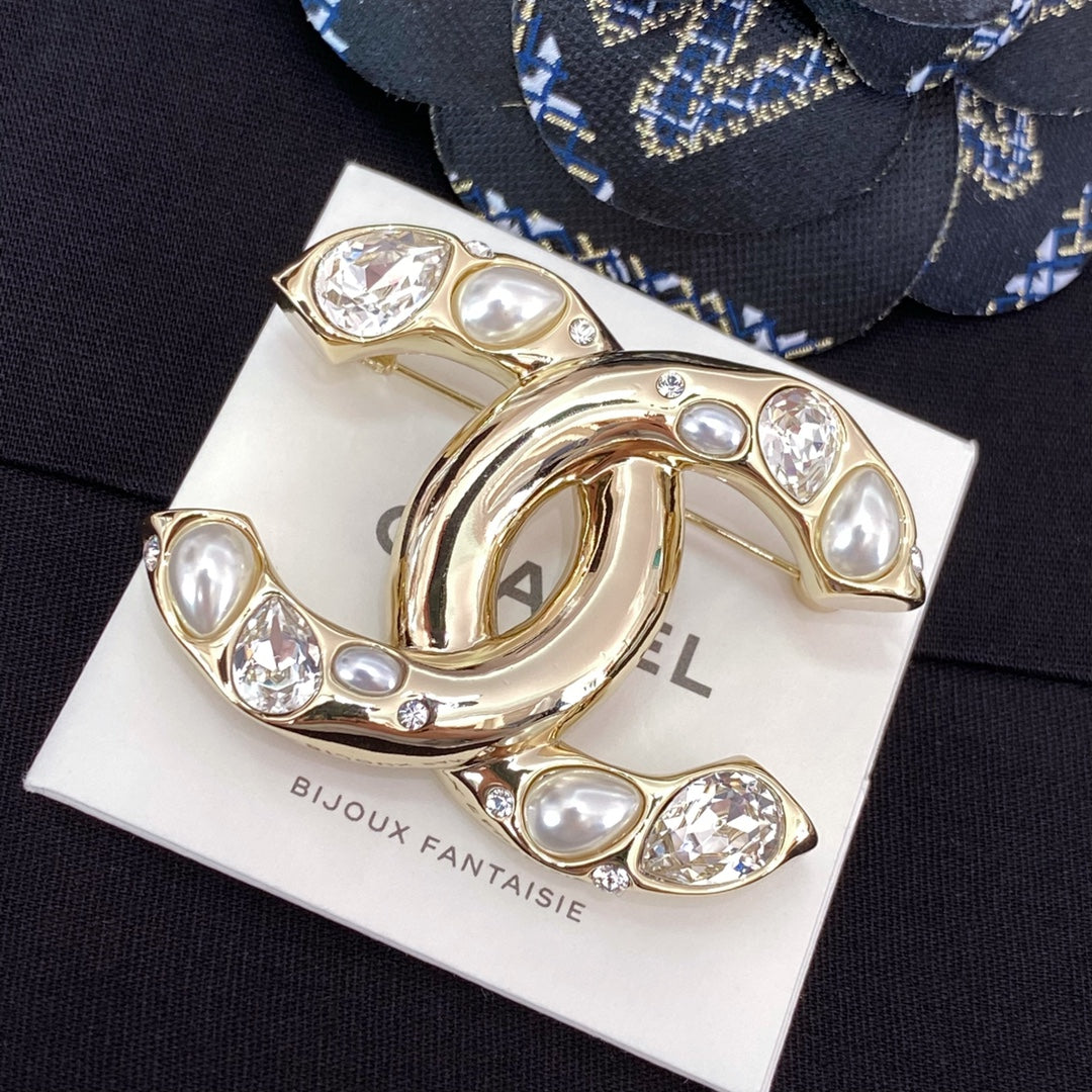 Chanel 胸針