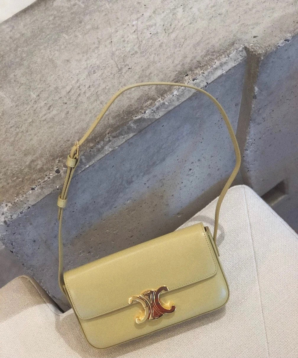 Celine Triomphe 牛皮革腋下包-黃色