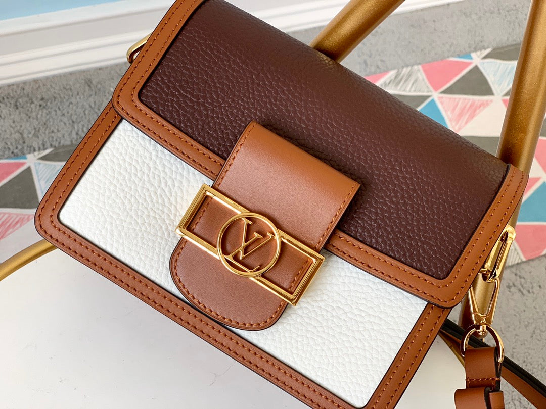 M53806 路L家-Mini Dauphine 郵差包 白棕色