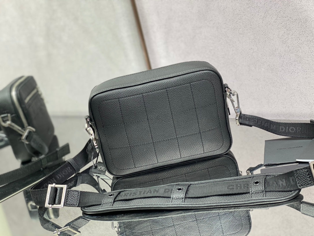 Dior 經典相機包-22*15*5cm