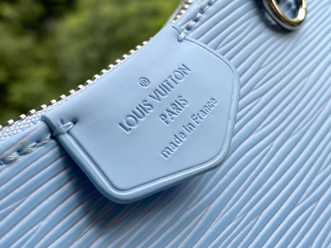 LV M80480 天藍色 Easy Pouch On Strap 手袋