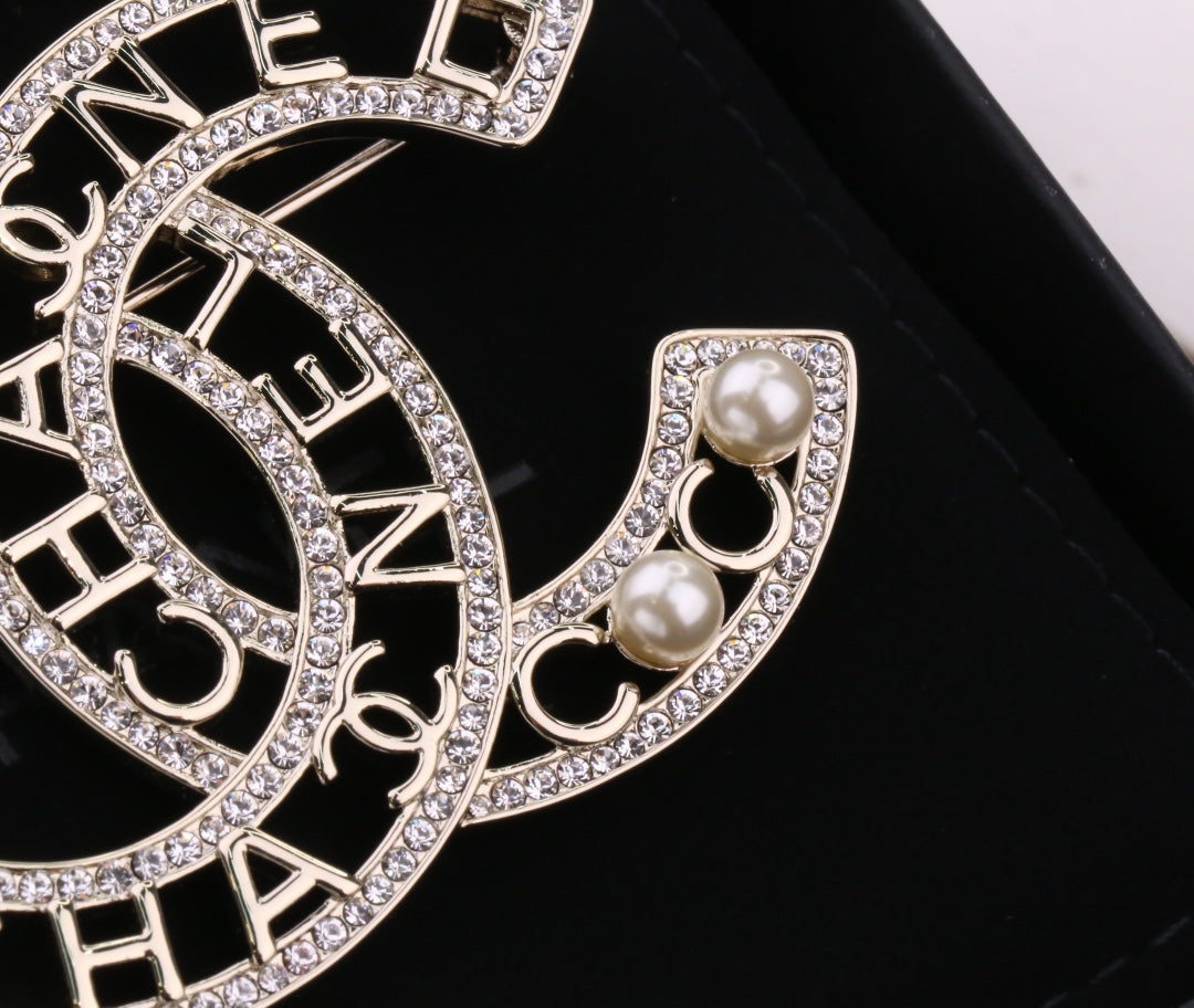 Chanel 胸針
