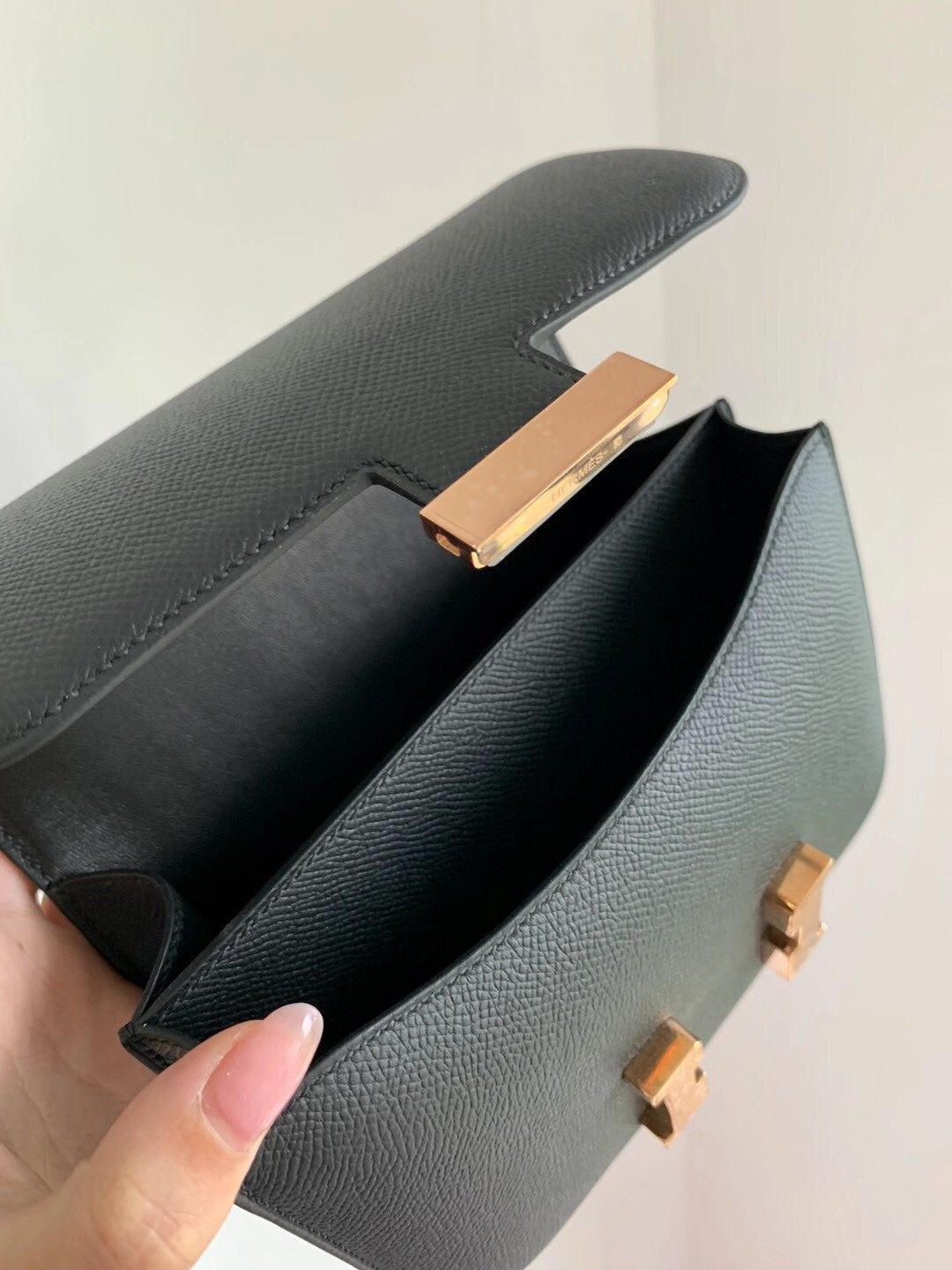 Hermes-Constance mini 19-黑色-Epsom-玫瑰金扣