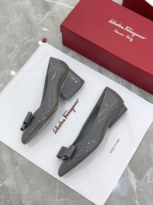 Salvatore Ferragamo鞋-菲拉格慕 Viva低跟尖頭 平底鞋 漆皮灰