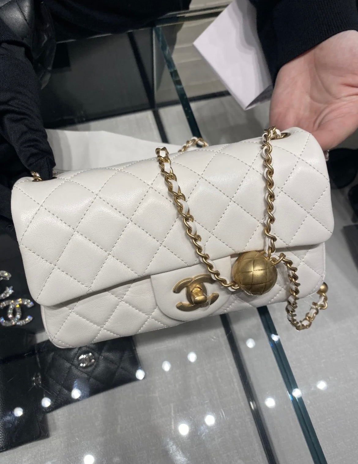 Chanel 金球CF口蓋包-白色