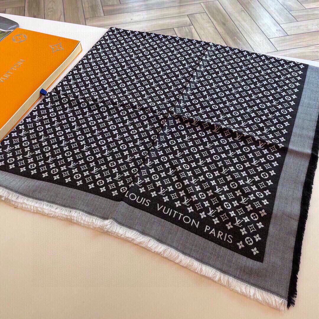 路L家-字母logo提花圍巾 120*120cm 50%羊毛+50%桑蠶絲 黑色