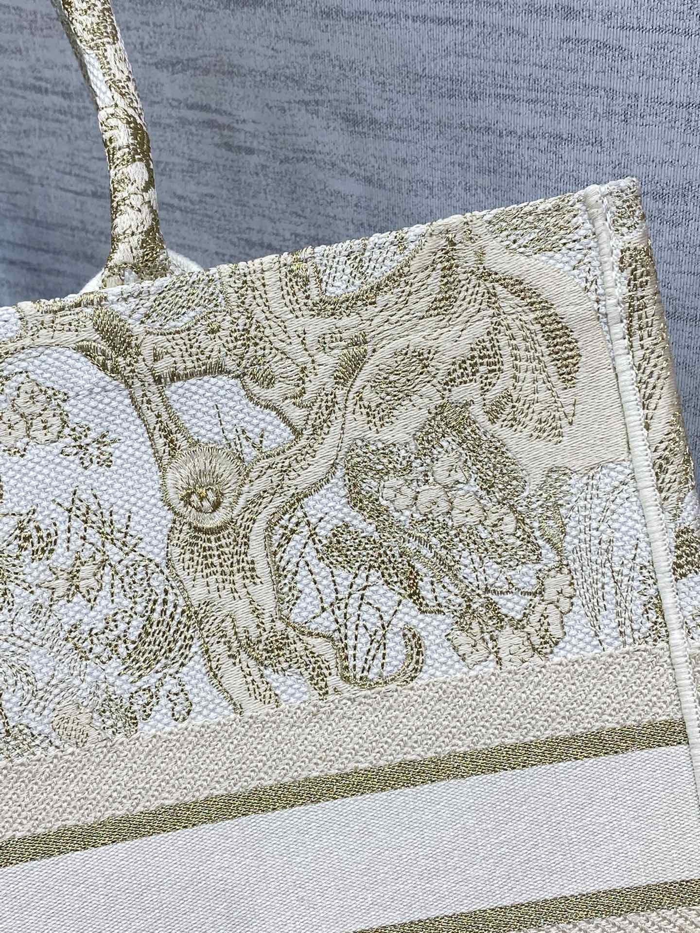 Dior Book Tote-大號41.5c-金色老虎 聖誕限量